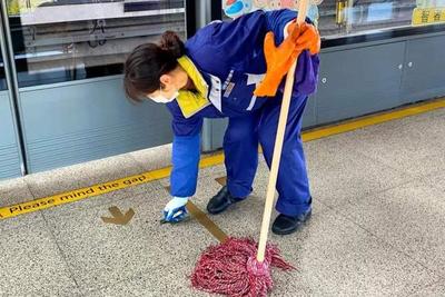 上海地鐵保潔員阿姨們的辛苦一天